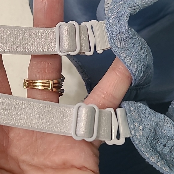 Victoria's Secret Blue with Lace Underwire Plunge Bra size 40DD - Picture 4 of 9